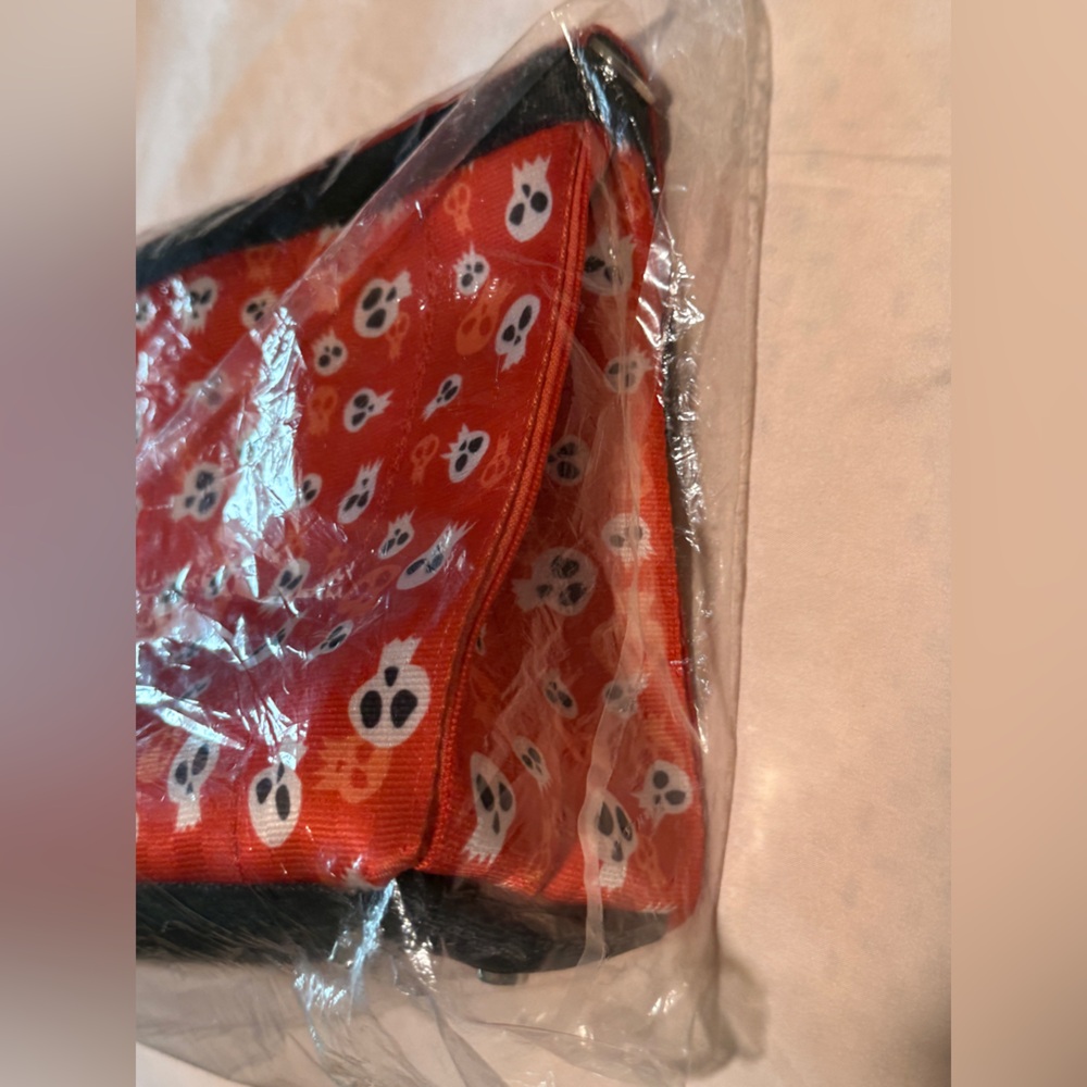 NWT Harveys Disney Nightmare Before Christmas Skulls Present bow crossbody - Picture 4 of 9